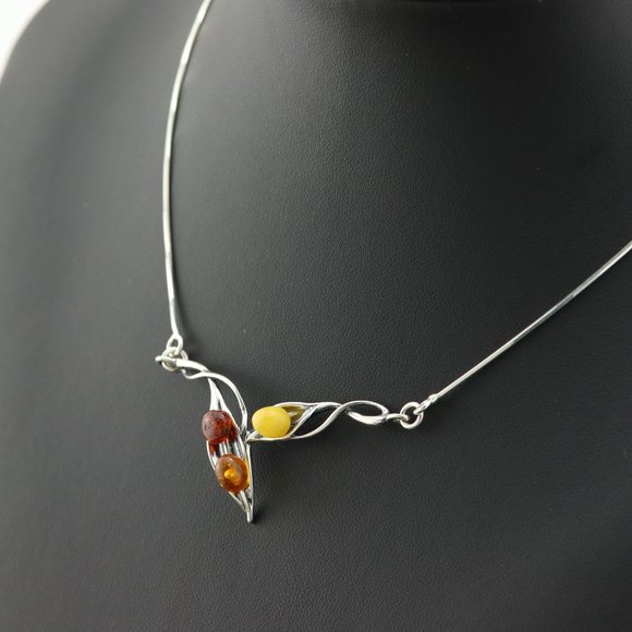 Sterling silver necklace with natural Baltic amber - Picture 2 of 13